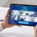 Système de surveillance connecté pour sécuriser un foyer