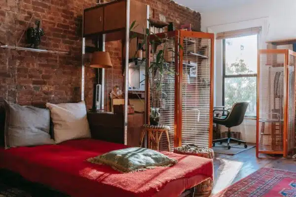 Créez une ambiance cocooning dans votre chambre avec ces tendances déco incontournables