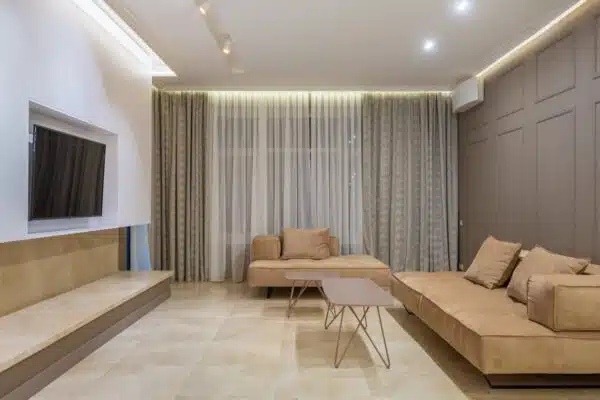 Créez une atmosphère chaleureuse dans votre salon avec ces astuces