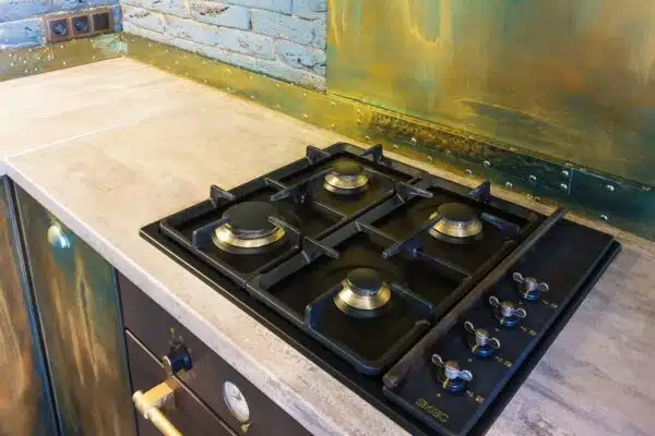 Comment installer un poêle à bois sans conduit de cheminée : les étapes à suivre