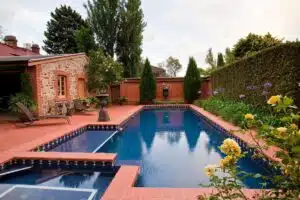 Le guide complet pour la construction d’une piscine : étapes incontournables