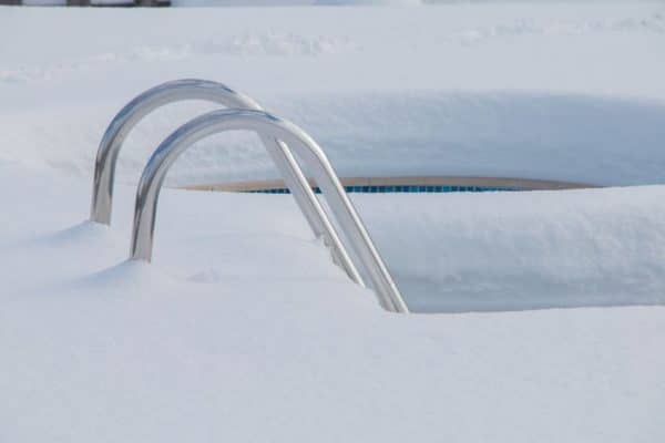 Comment stocker l’eau de la piscine en hiver ?