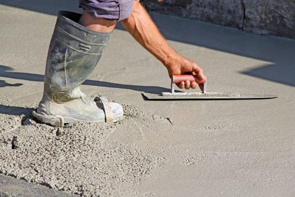 Terrasse béton : le tarif au m² et les étapes de la pose