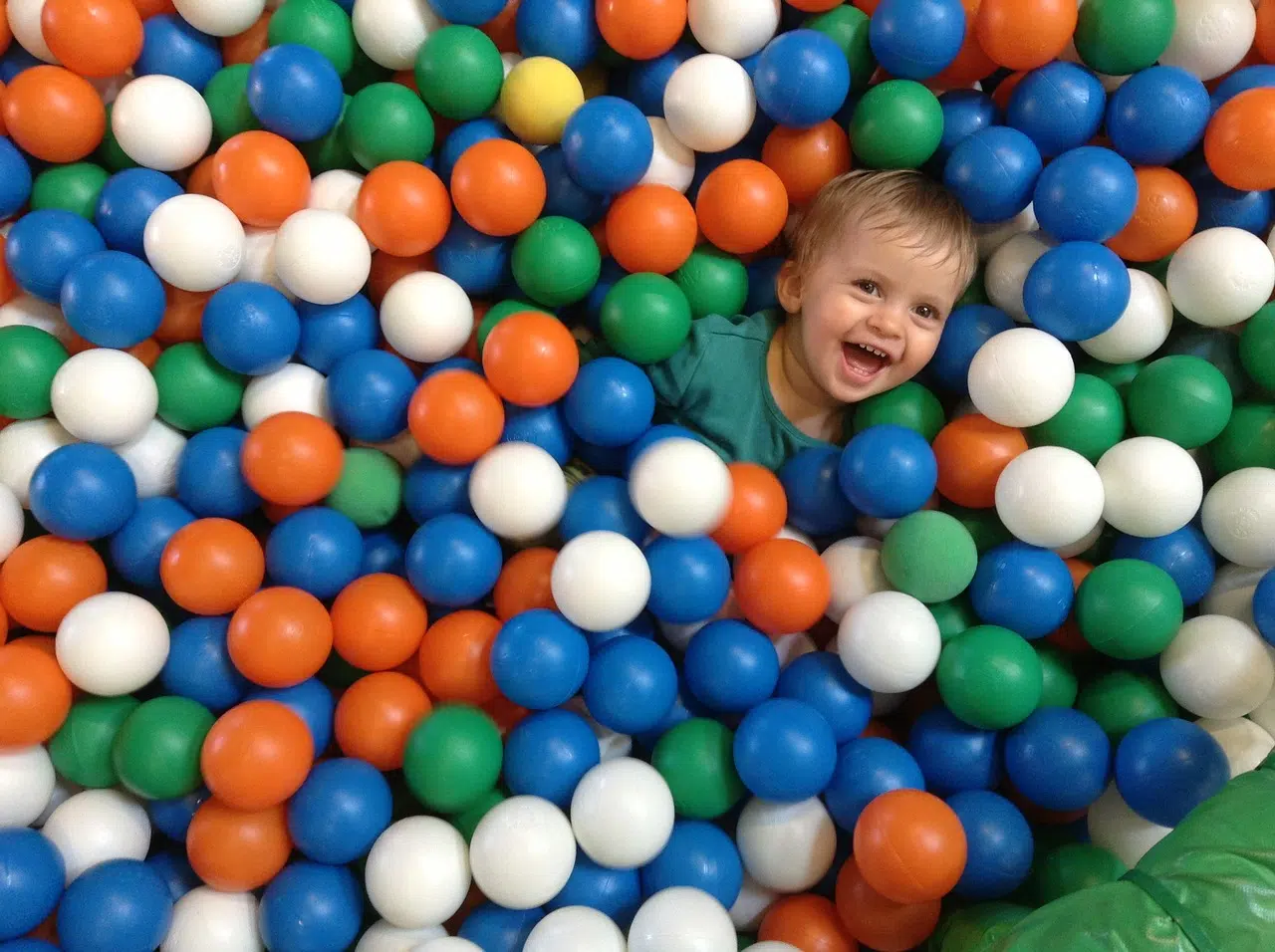 Piscine à balles ou tente à balles : Que choisir pour son enfant 