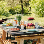 Coin repas au jardin : comment l'aménager avec style en 2026 ?