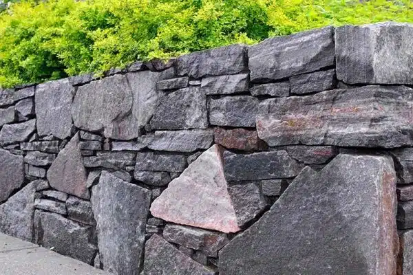 Quelques conseils pour construire un mur en pierre sèche