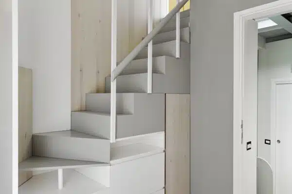 Escalier moderne : caractéristiques, avantages et modèles populaires !