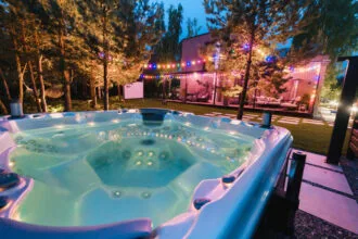 Spa et jacuzzi à la maison : quels accessoires pour en profiter vraiment ?